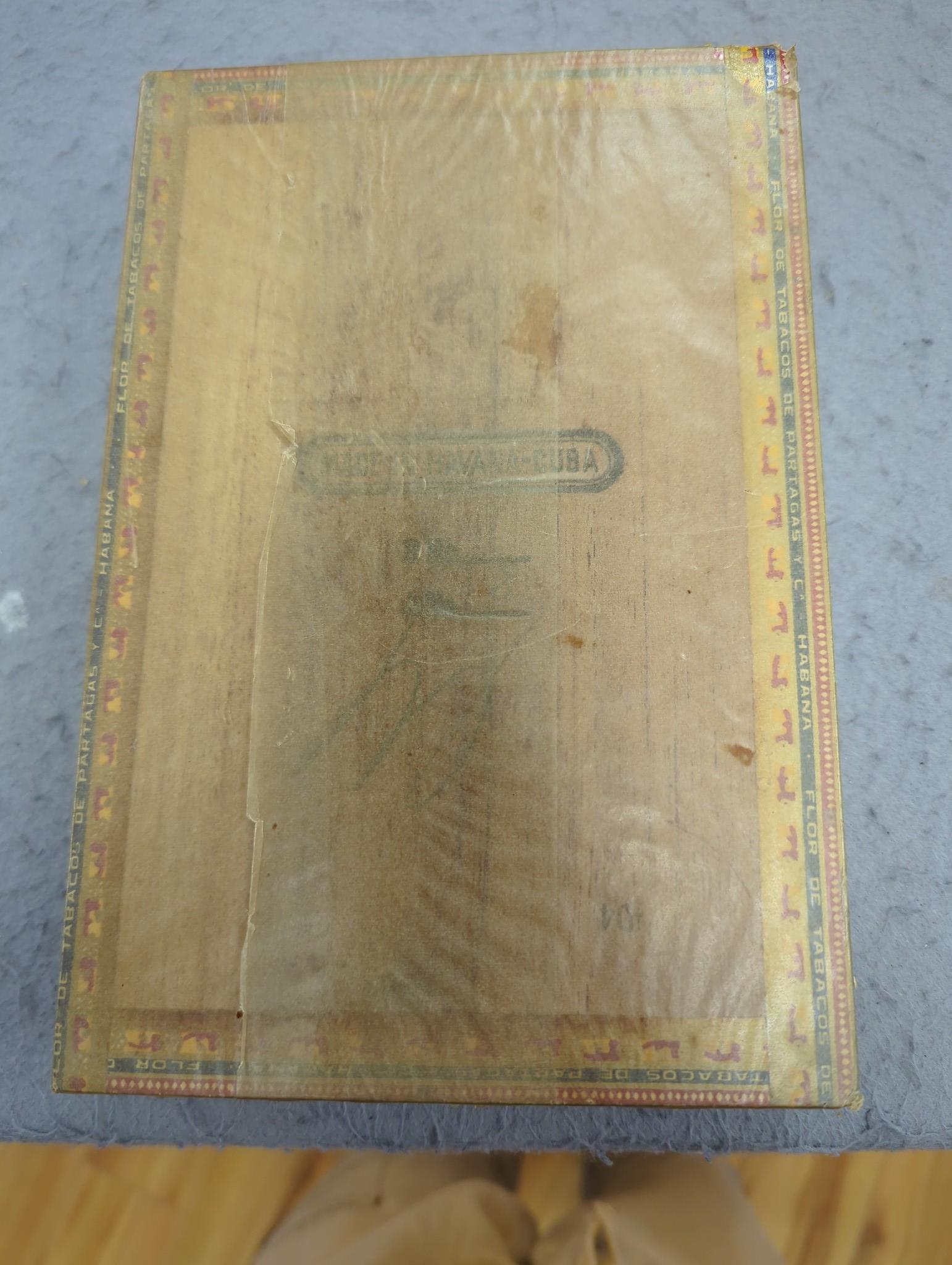 A sealed box of Flor de Tabacos de Partagas y Habana cigars, Seleccion Privada